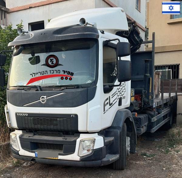 משא פתוח וולבו 2018 עם מנוף פלפינגר 18 טון