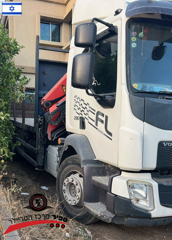 ⁦משא פתוח וולבו 2018 עם מנוף פלפינגר 18 טון⁩ – תמונה ⁦3⁩