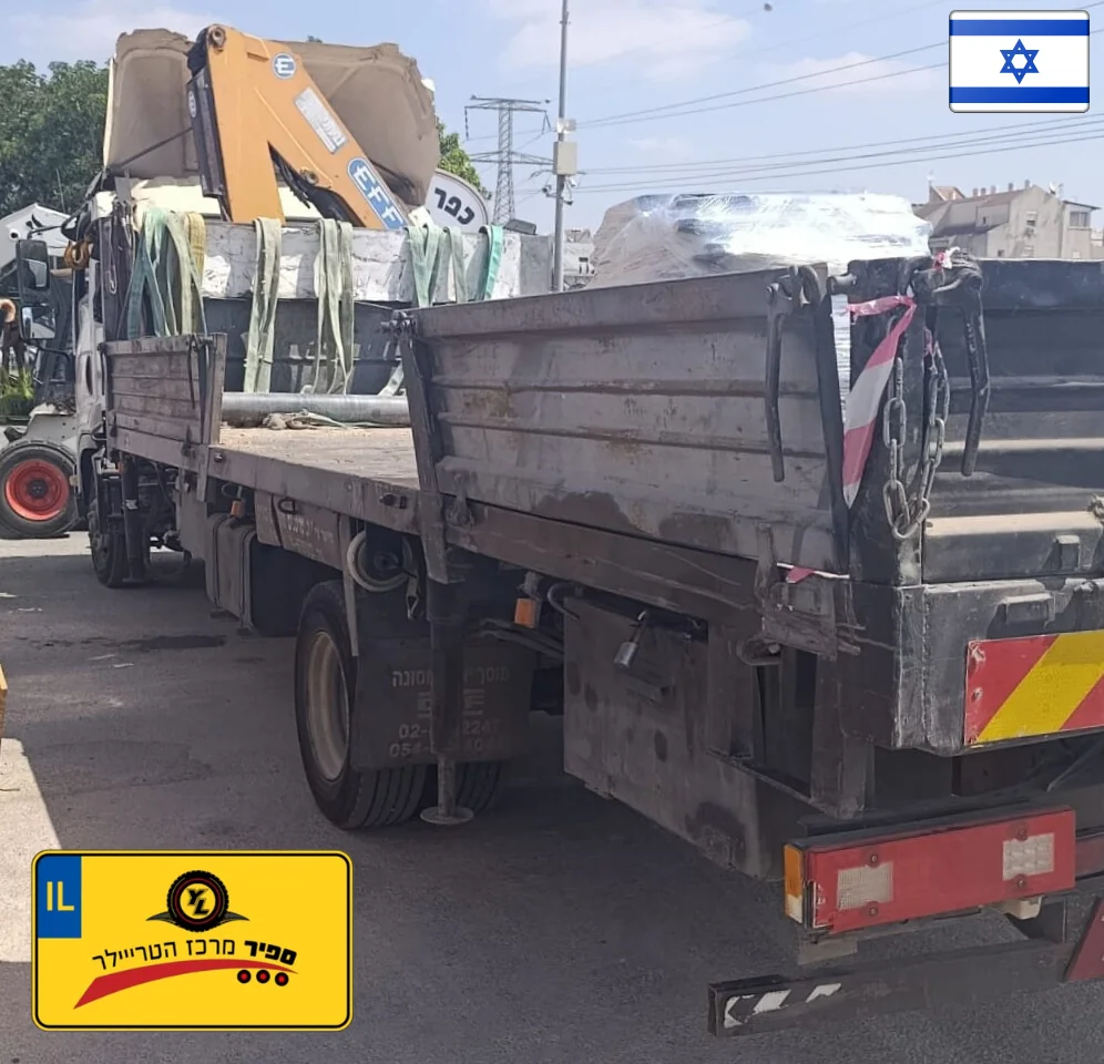 ⁦משא פתוח איסוזו עם מנוף  שנת 2013⁩ – תמונה ⁦3⁩